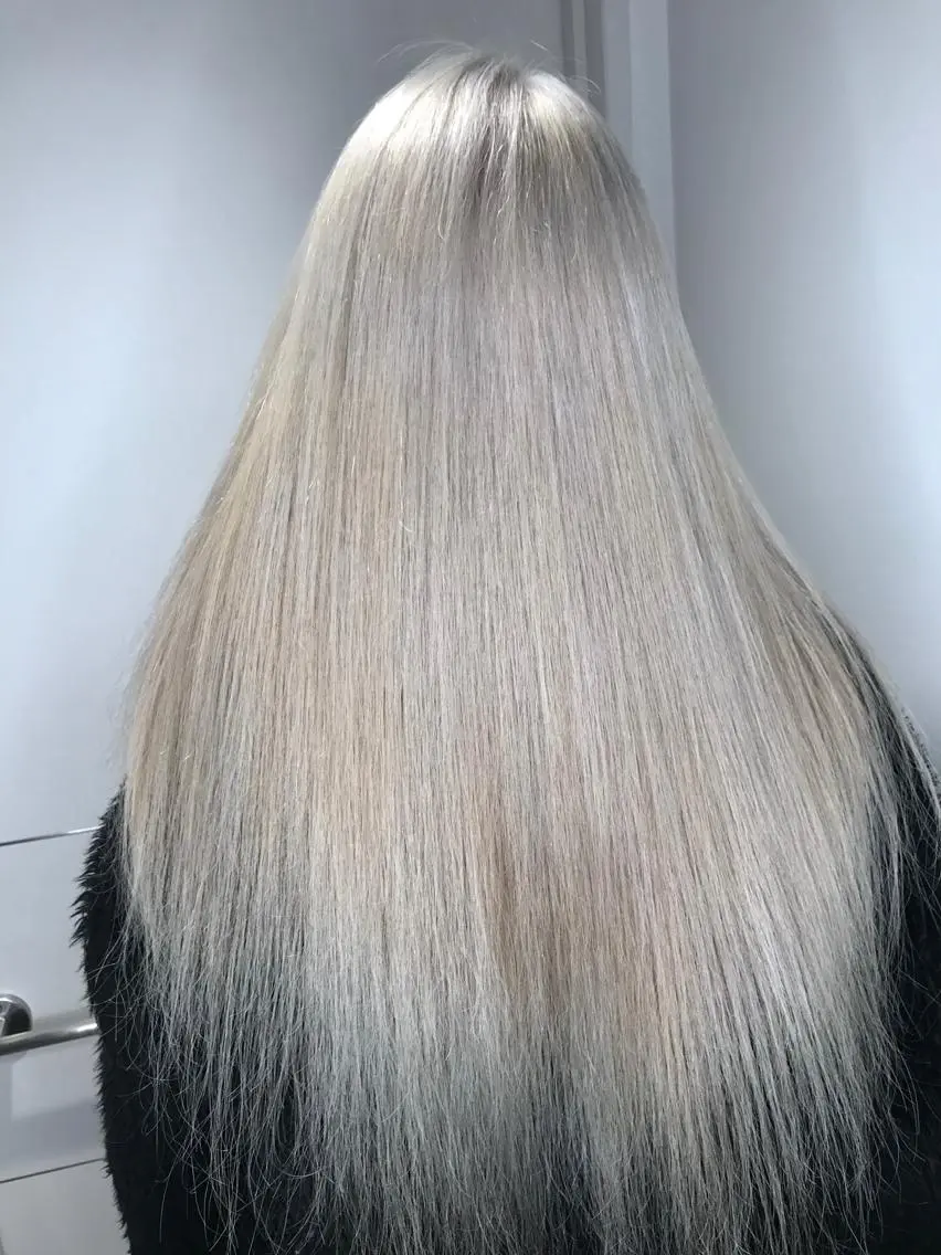 ロング ハイトーン髪質改善 家中貴典のヘアスタイル
