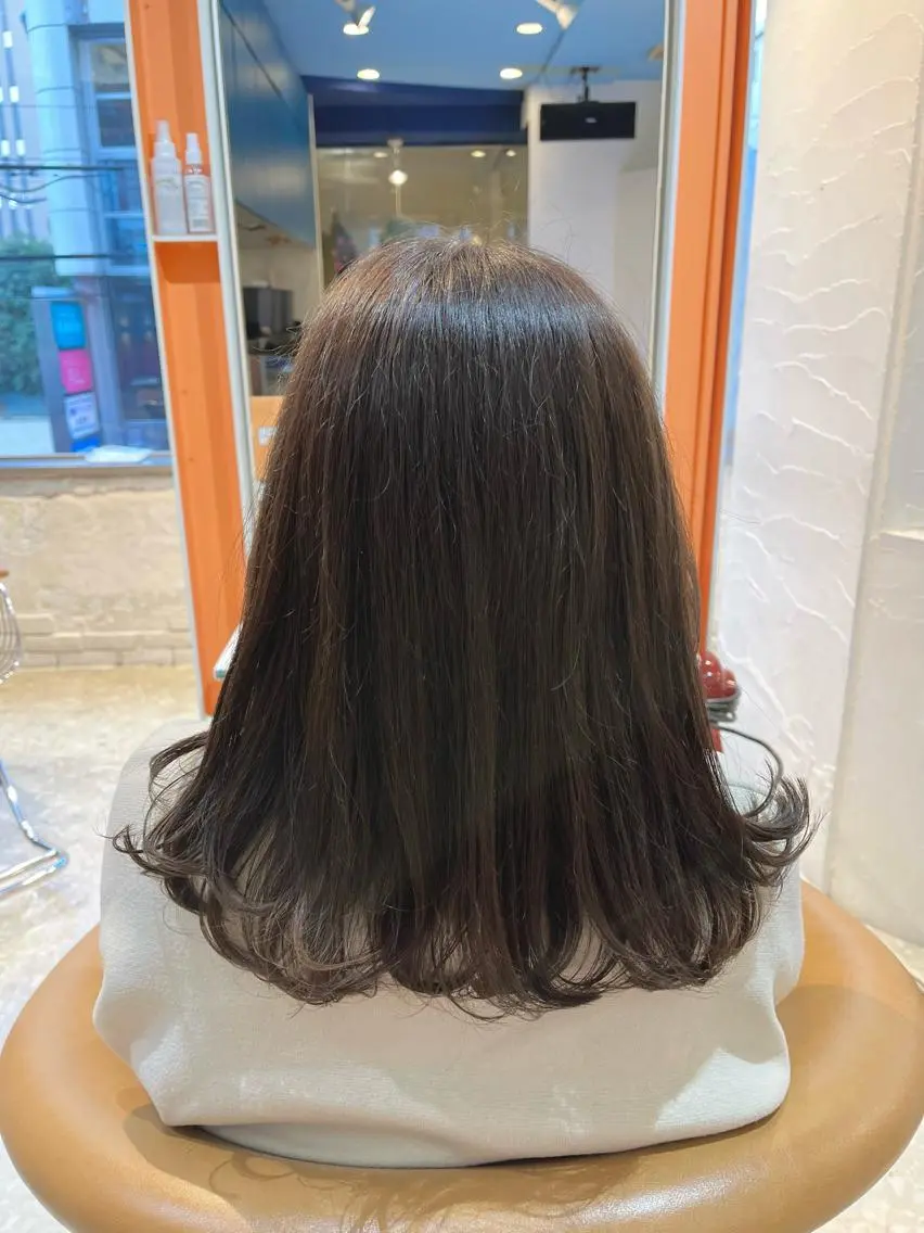 ミディアム カラー カット ヘアカラー トリートメント うしだ かおるのヘアスタイル