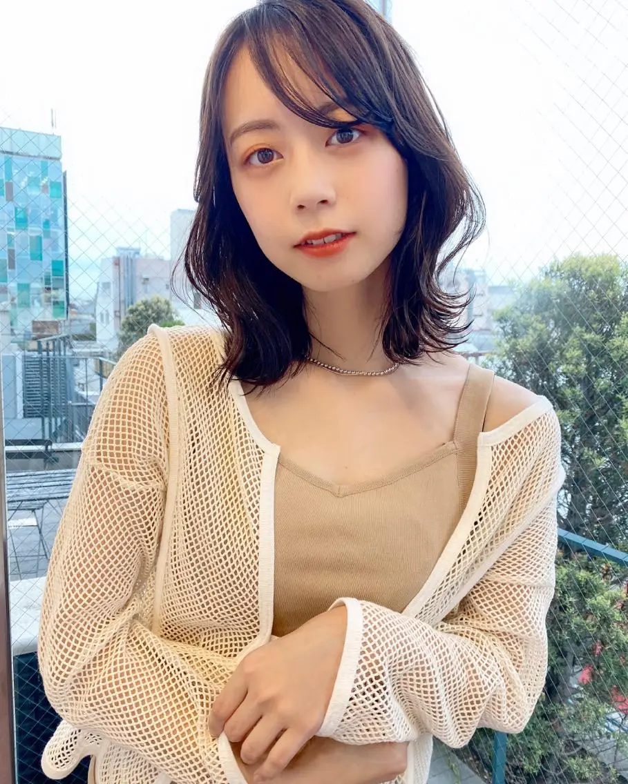 ミディアム くびれヘア くびれレイヤー レイヤーカット 鎌倉 彩のヘアスタイル