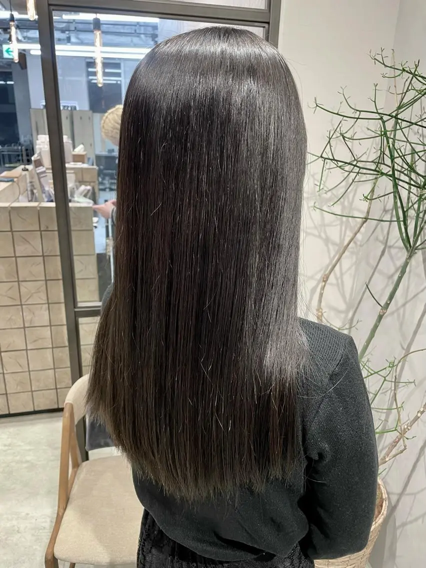 ロング カラー パーマ オリーブグレー くせ毛 髪質改善 縮毛矯正 トリートメント カット ヘアカラー 縮毛矯正 トリートメント 透明感カラー✨艶髪 制作🌱山根あゆみのヘアスタイル