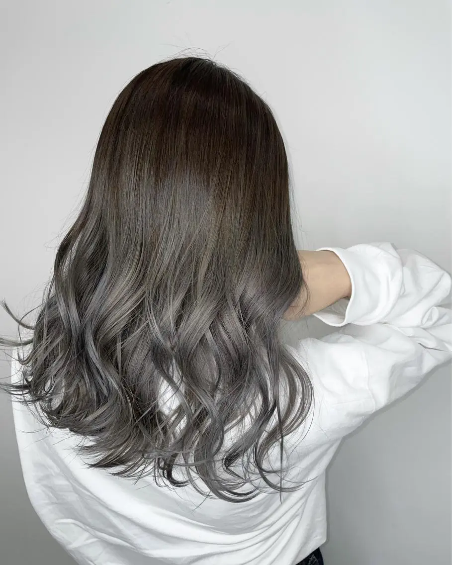 セミロング 手島 カミラのヘアスタイル