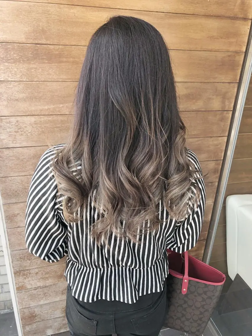 ロング カラー ベージュカラー ブリーチ グラデーションカラー ナチュラルスタイル/ 透明感カラー/比嘉のヘアスタイル