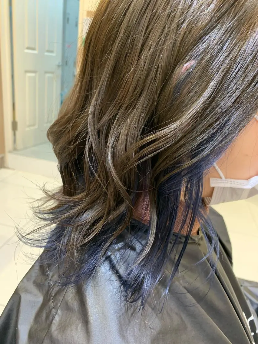 ミディアム カラー ブルーカラー グレージュ インナーカラー ネイビーカラー オリーブグレージュ 渡部 恭子のヘアスタイル