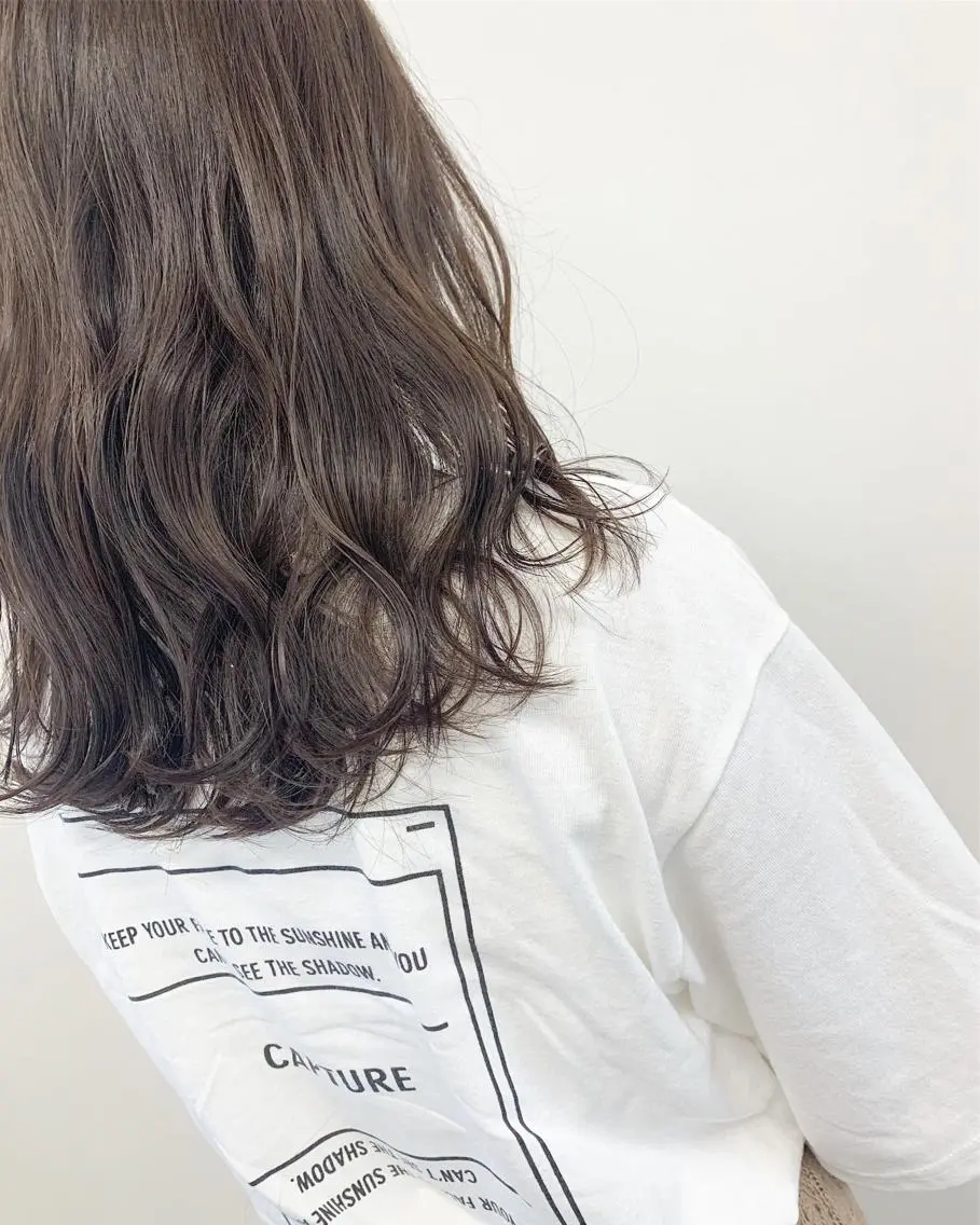 セミロング カラー アディクシーカラー アッシュ ベージュカラー 透明感カラー 石井 静のヘアスタイル