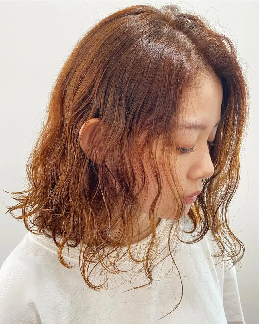 ミディアム カラー パーマ ミディアムパーマ オレンジ デジタルパーマ WATANABE MISAKIのヘアスタイル