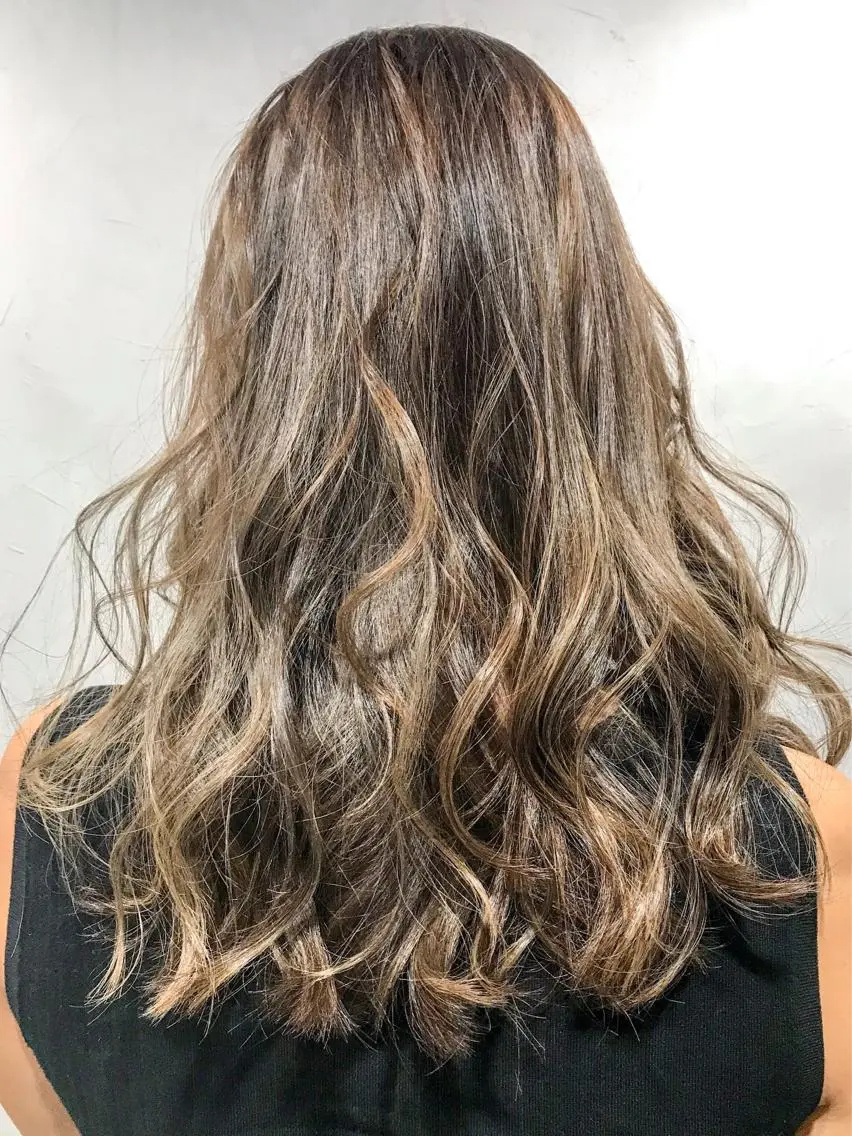 ロング カラー ハイライトカラー ハイライト ヘアカラー 江畑 匠 新宿三丁目 徒歩30秒⭐️のヘアスタイル