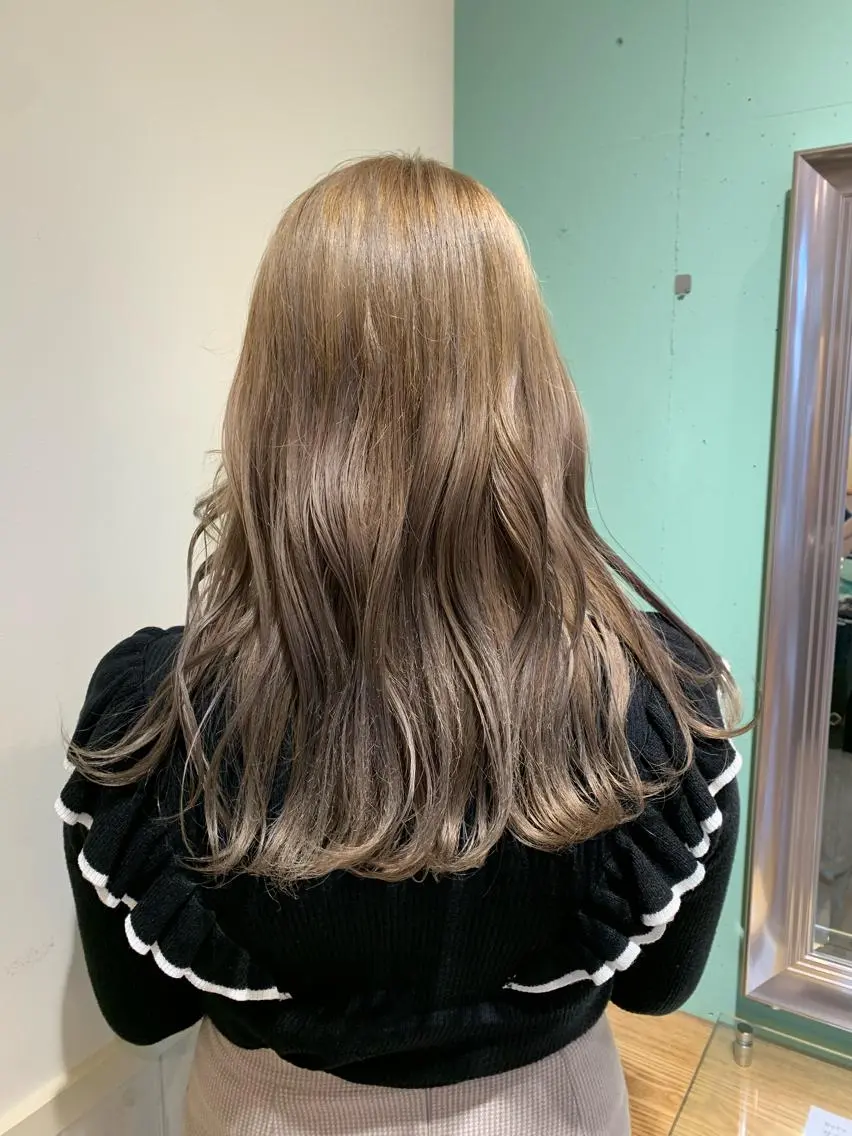 セミロング カラー 💖クボ モモ💖のヘアスタイル