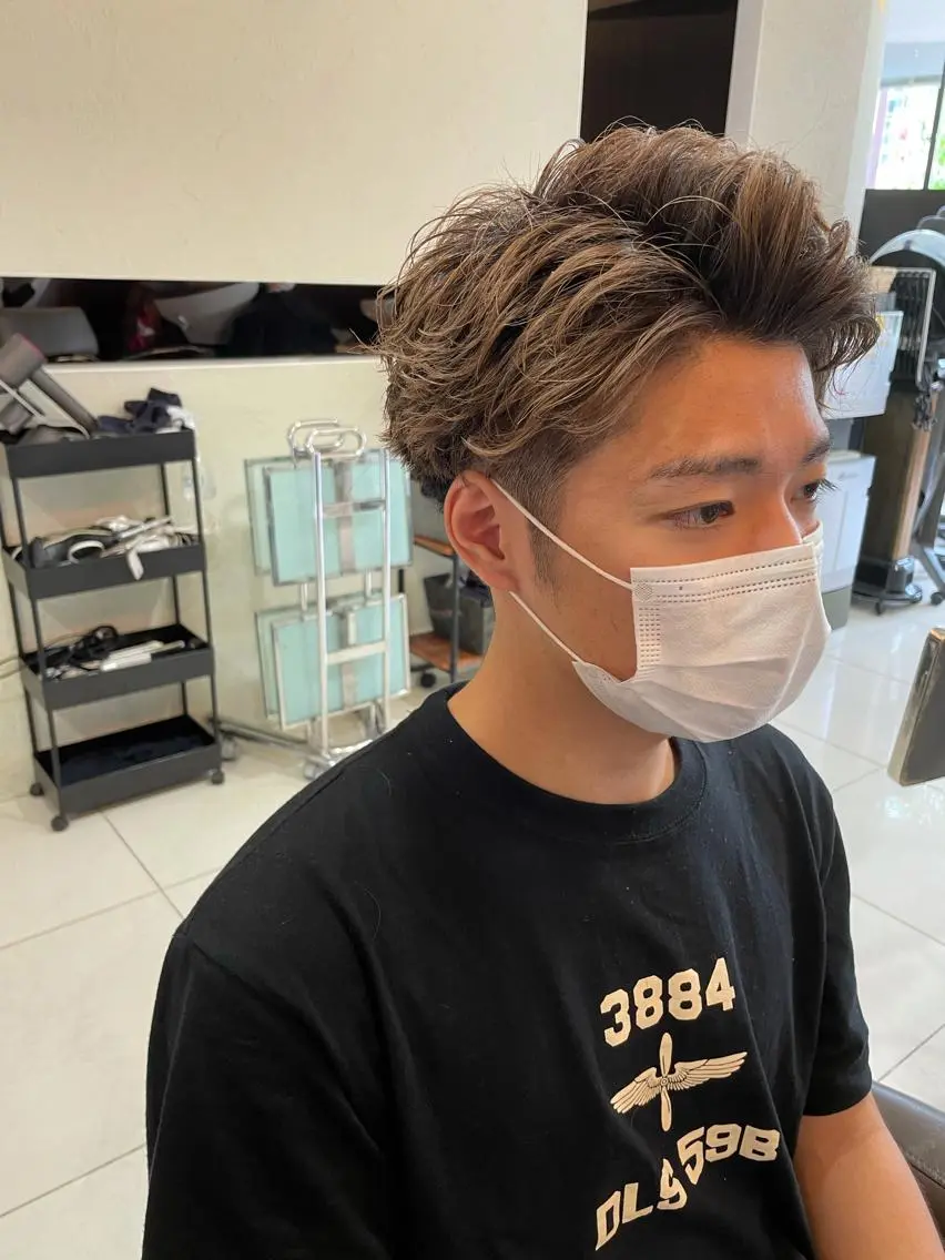 ショート カラー メンズ アップバング 刈り上げ ショートヘア ブリーチ特化 ハイトーンRYOYAのヘアスタイル