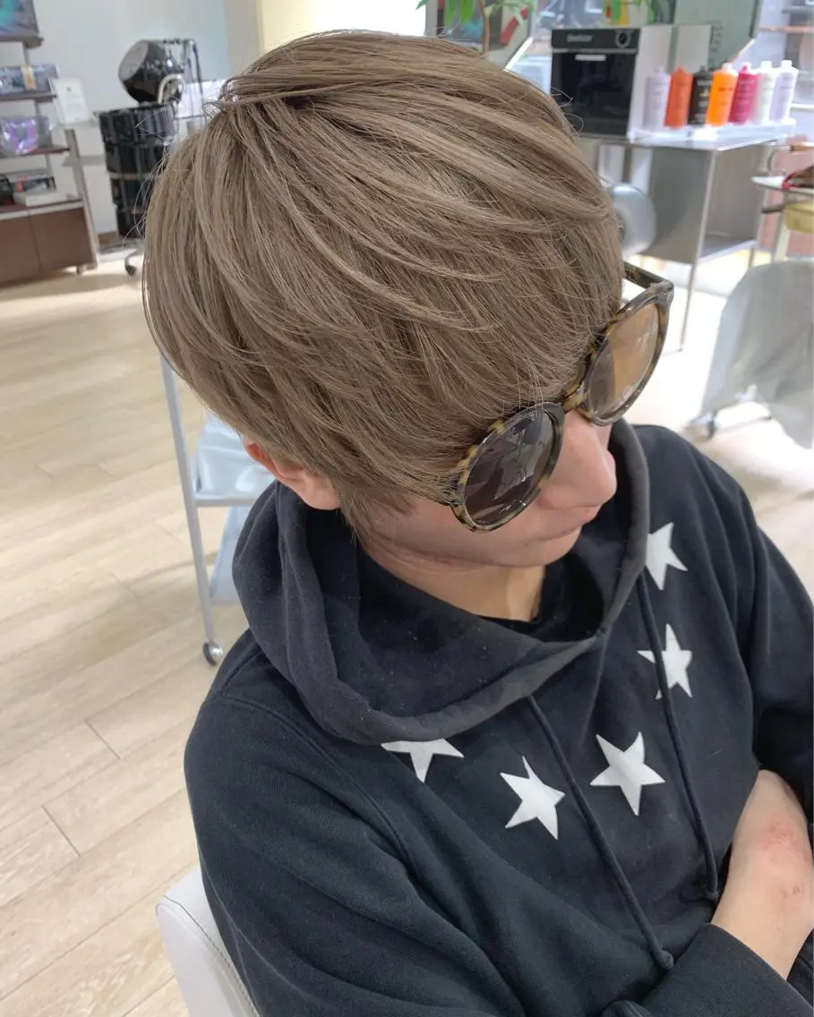 ショート カラー レイヤーカット 西村あきやのヘアスタイル