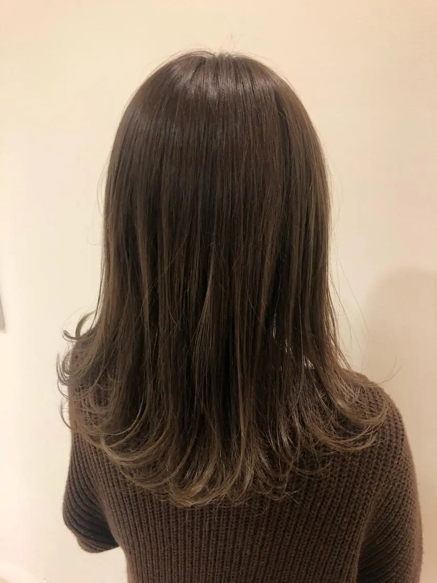 セミロング カラー ベージュカラー 盛れるレイヤーカット 得意🌹井上美沙のヘアスタイル