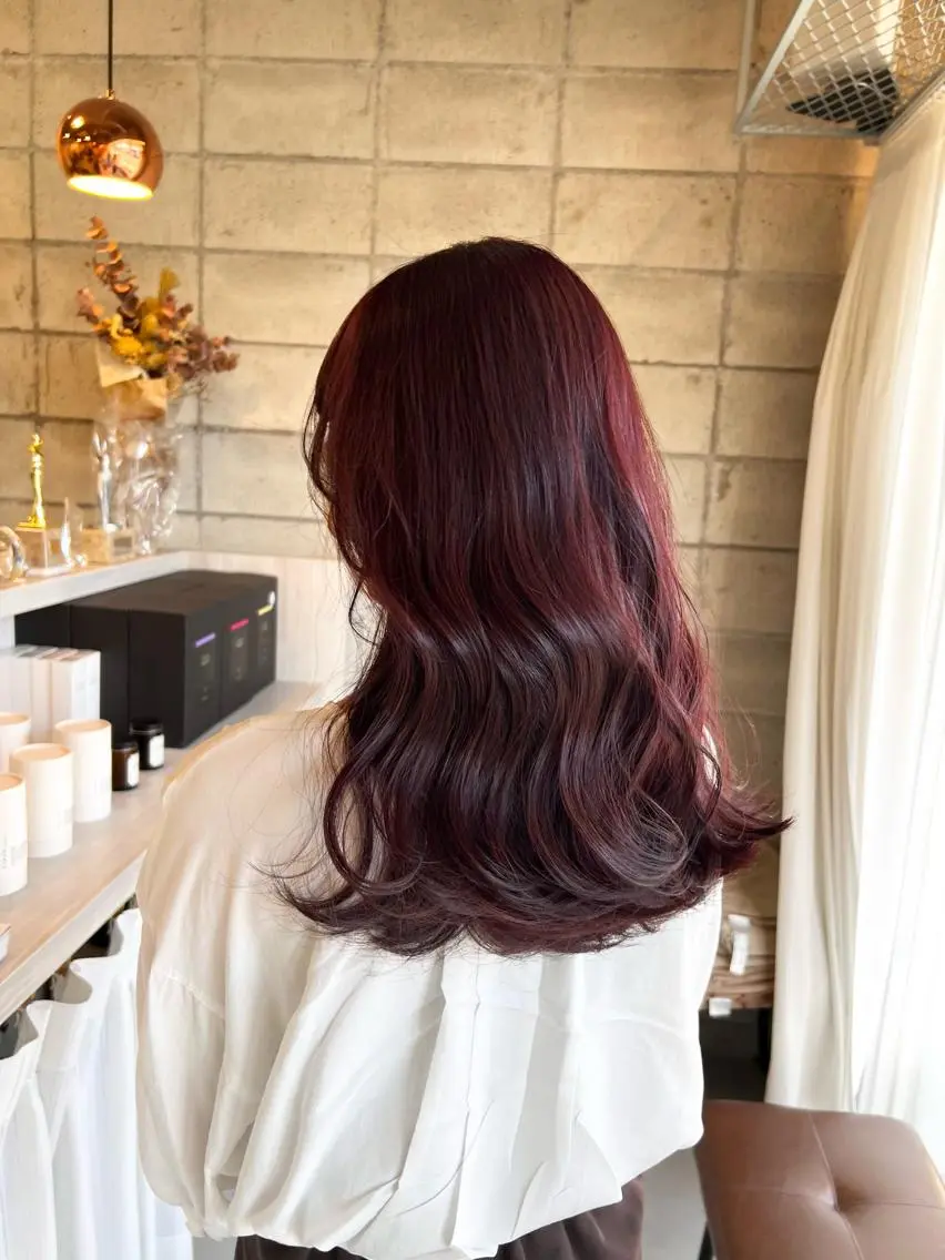 カラー ブリーチ ブリーチなしカラー レッドカラー カット ヘアカラー トリートメント 椎葉 みはるのヘアスタイル