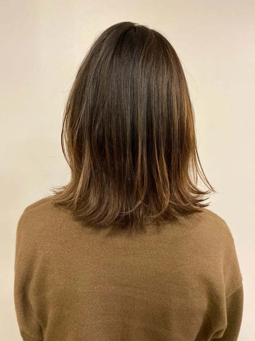 ミディアム カラー ベージュカラー 切りっぱなしロブ デザインカラー🌈 高木リョウのヘアスタイル