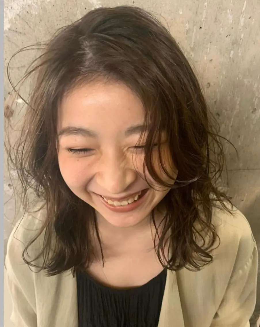 ミディアム カラー ベージュカラー 山岸 未玖のヘアスタイル