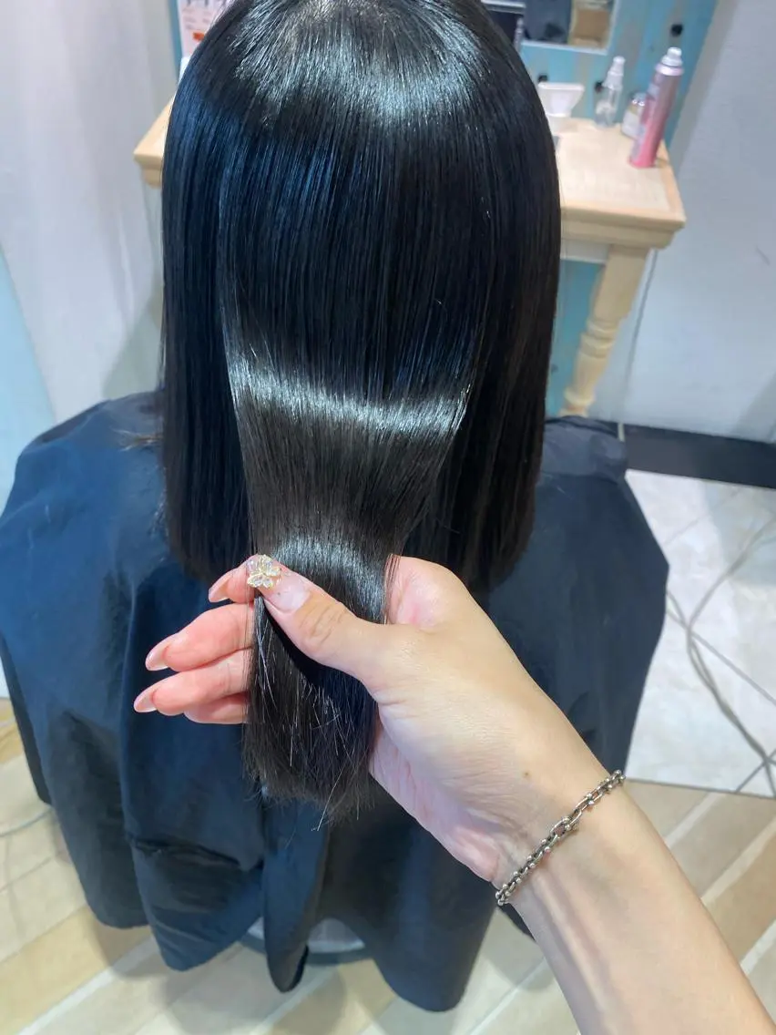 ミディアム カット 縮毛矯正 トリートメント 髪質改善 縮毛の達人 矢井由真のヘアスタイル
