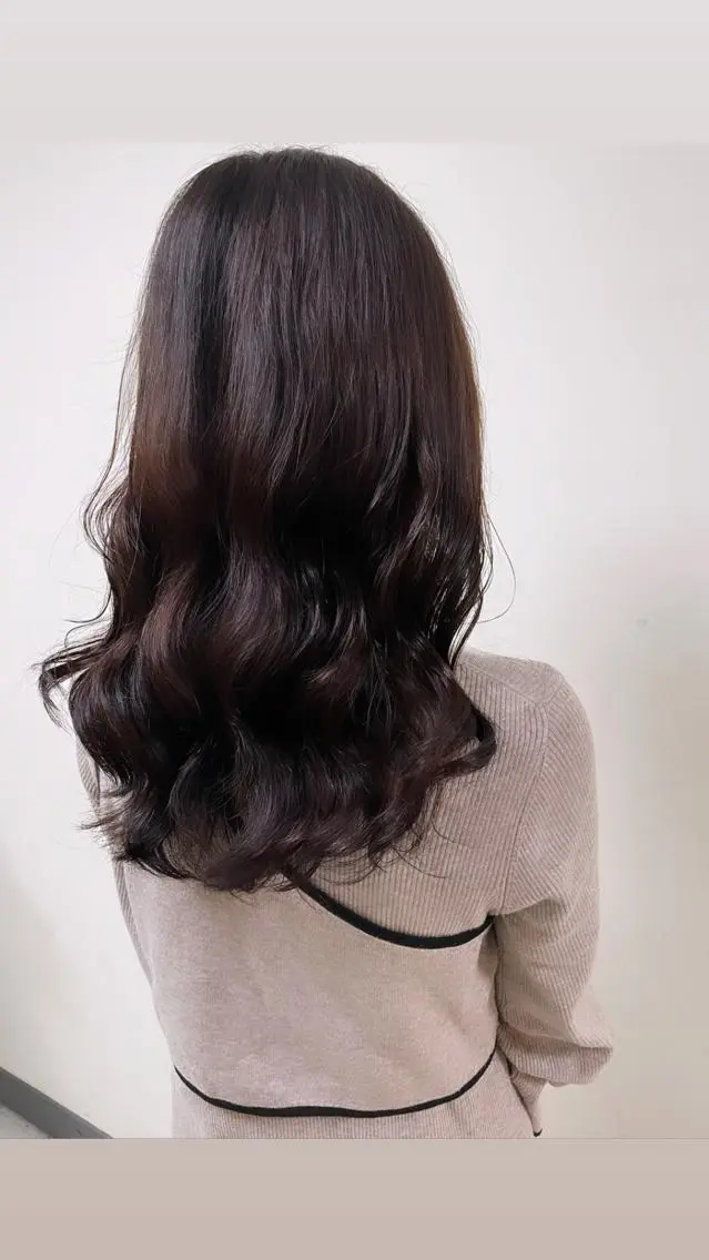 セミロング パーマ セミロングパーマ アッシュ ボブ くびれヘア 顔周りカット カット ヘアカラー トリートメント オリーブカラー 特化　　kaiのヘアスタイル
