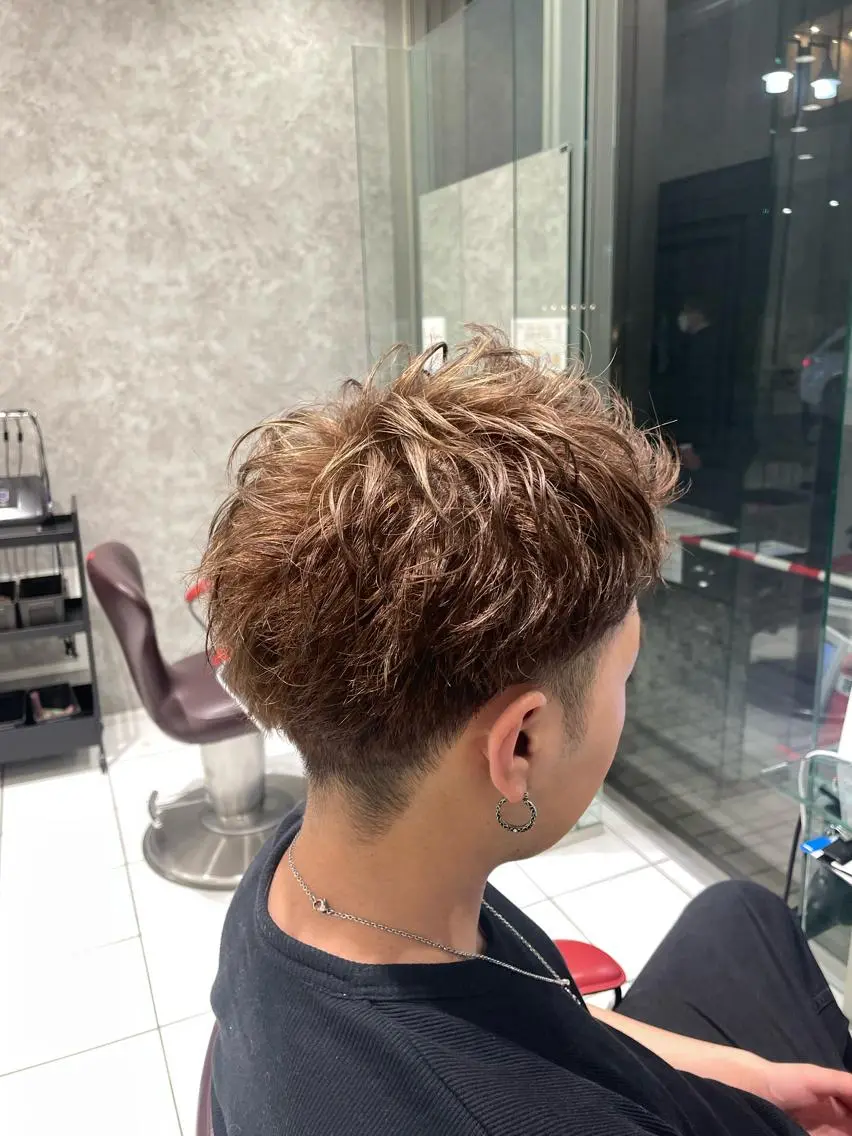 メンズ ハイトーンカラー✨️ 艶カラー特化Amiのヘアスタイル