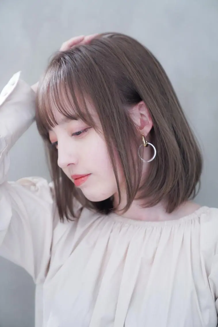 ミディアム HITOMI .のヘアスタイル