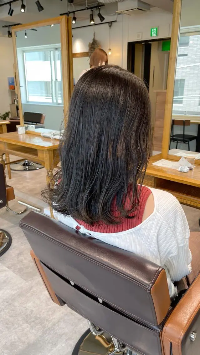 ミディアム カラー ショートボブ ミディアムパーマ アクアカラー アッシュ アッシュグレー navile原宿 yumaのヘアスタイル