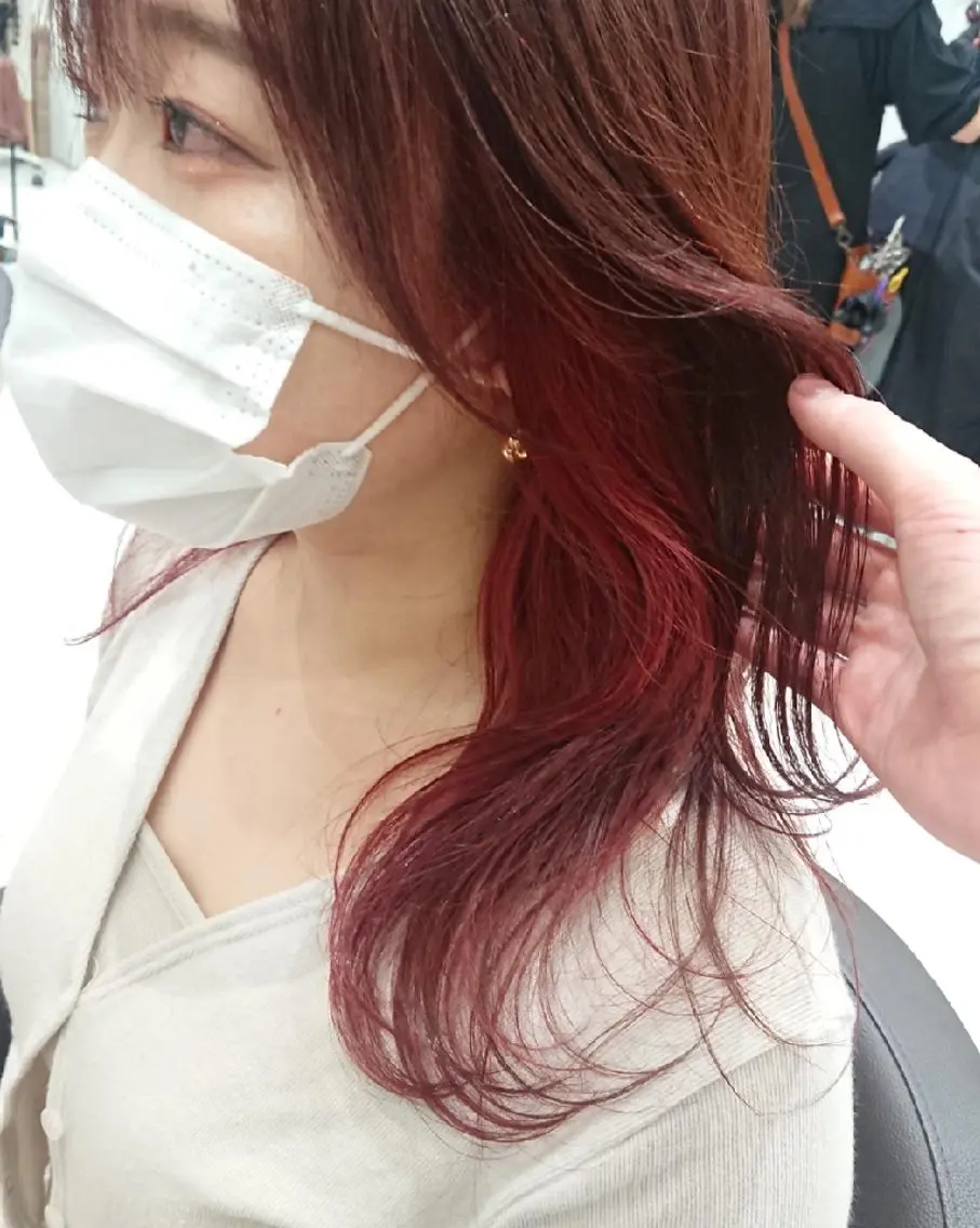 セミロング カラー ブリーチ インナーカラー レッドカラー ウルフカット/デザイ ンカラー/あらげのヘアスタイル