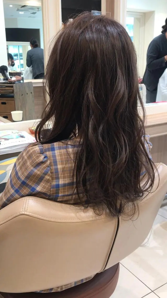 セミロング カラー 透明感カラー イルミナカラー 当日予約🆗✂︎ ウエモト タクのヘアスタイル