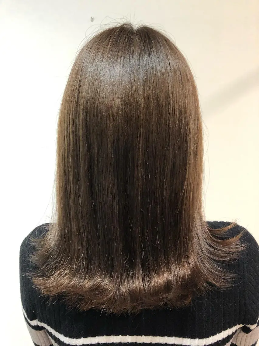 ミディアム カラー トップ スタイリストのヘアスタイル