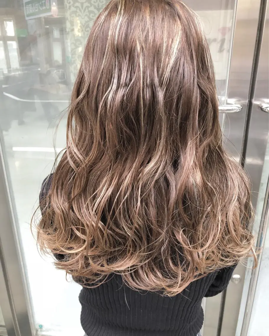ロング カラー ハイライトカラー ハイライト トップスタイリスト 小澤純一のヘアスタイル