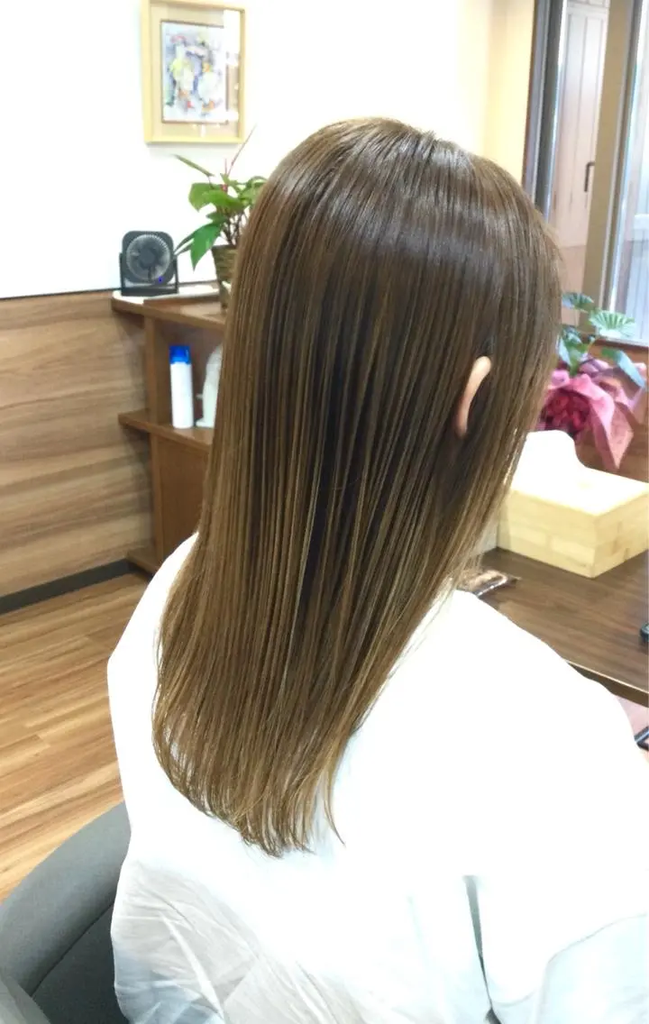 セミロング カラー ベージュカラー ミルクティーベージュ Annon プライベートサロンのヘアスタイル