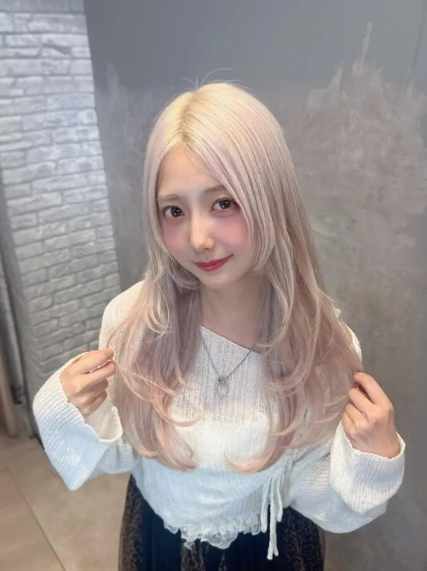 カラー ロング むら 結菜のヘアスタイル