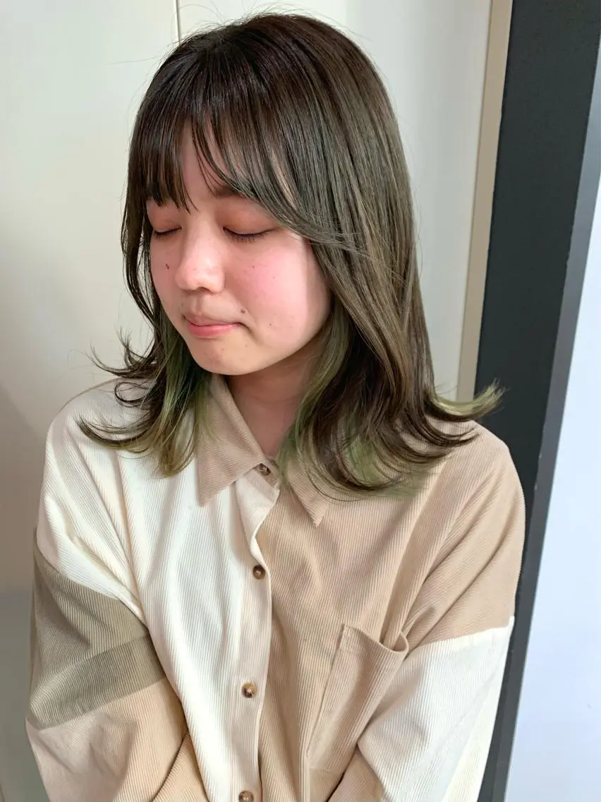 セミロング カラー カット ヘアカラー SAKINO ベージュカラーのヘアスタイル