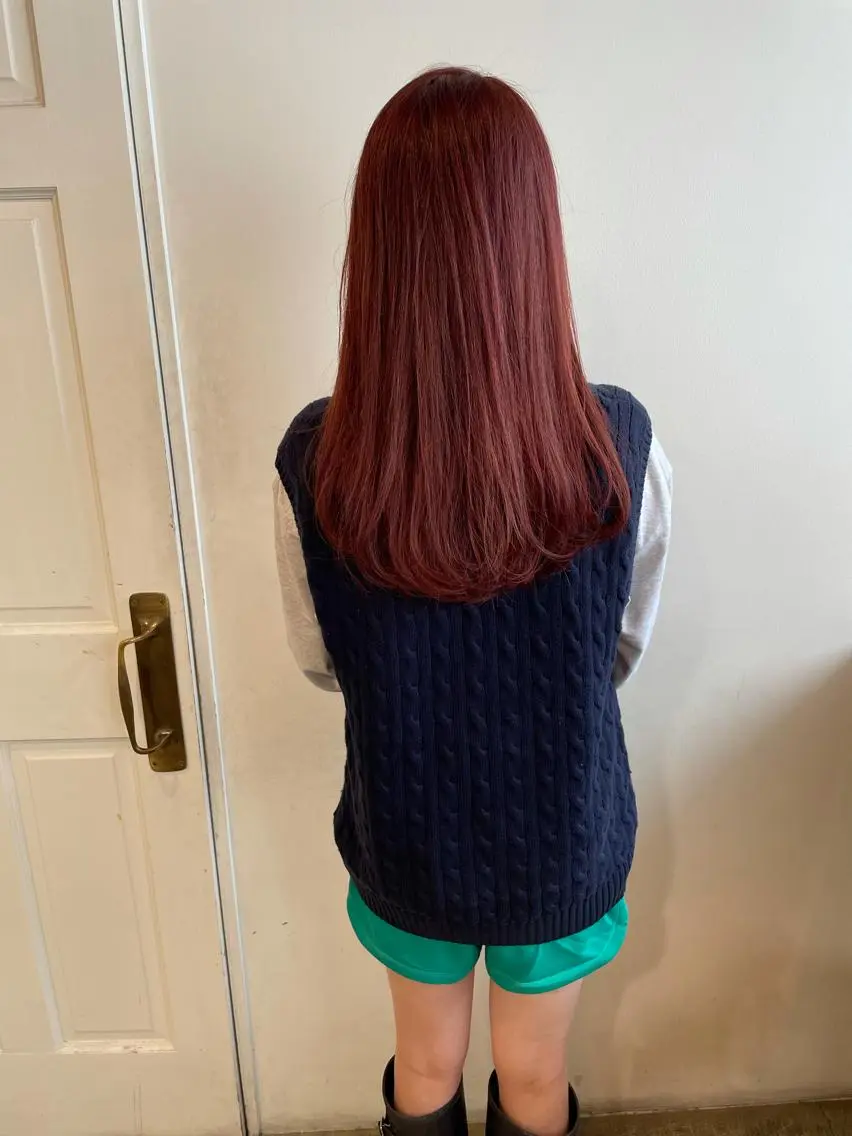ロング カラー ブリーチ ブリーチなしカラー レッドカラー カット ヘアカラー トリートメント MIOベージュカラー 柔らかいカラーのヘアスタイル