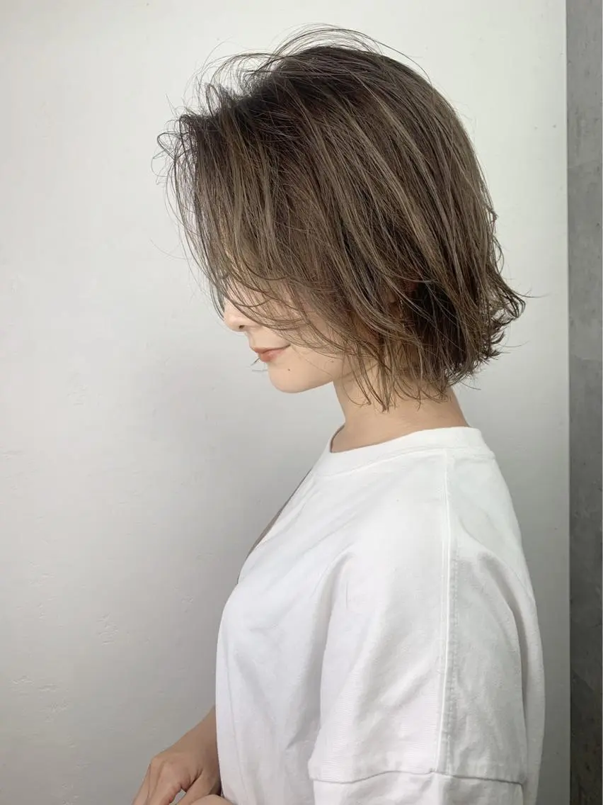 ミディアム カット ヘアカラー トリートメント アンダーバーホワイト 堺東店のヘアスタイル