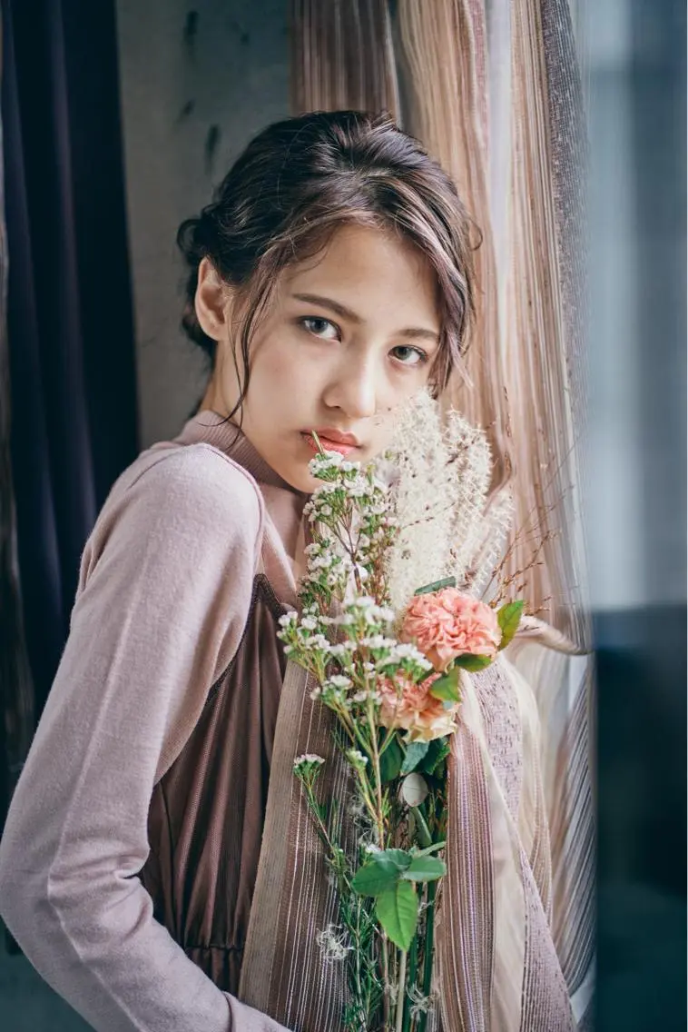 ミディアム カラー ヘアアレンジ 仲間 菜々世のヘアスタイル