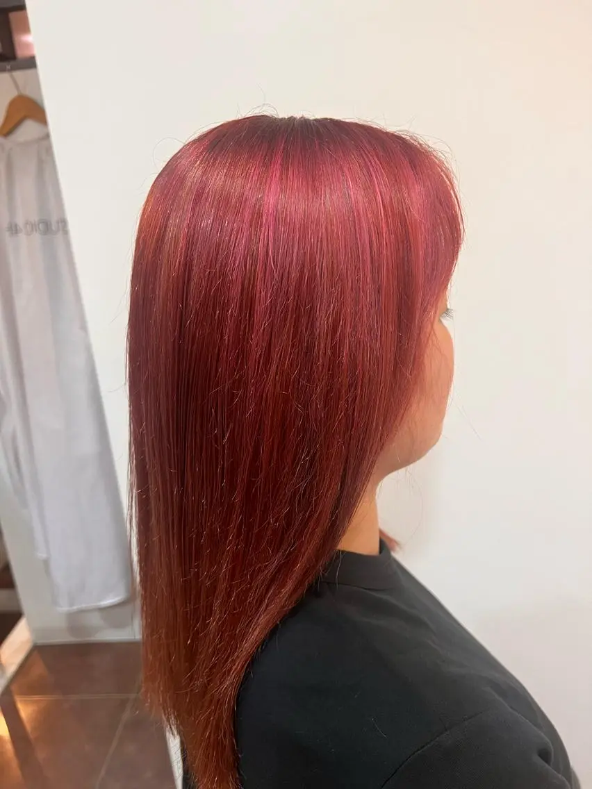 ミディアム カラー ブリーチ ハイライトカラー ピンクカラー ハイライト 澤井 佑果のヘアスタイル