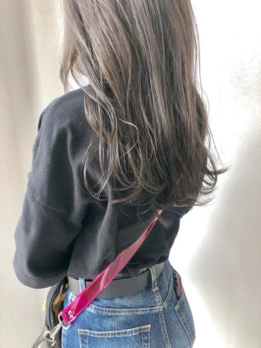 ロング カラー 透明感カラー イルミナカラー カット ヘアカラー トリートメント 岩田 萌那のヘアスタイル