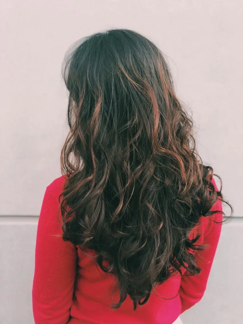 ロング ヘアアレンジ ハイライト レイヤーカット 白髪に寄り添う美容師 オギノミワコですのヘアスタイル