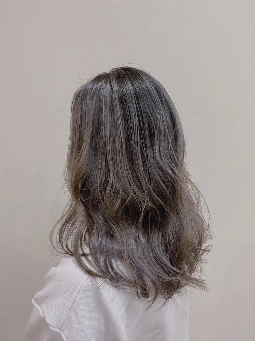 セミロング カラー バレイヤージュ レイヤーカット 🫧ペール系カラー /デザイン秀喜🫧のヘアスタイル
