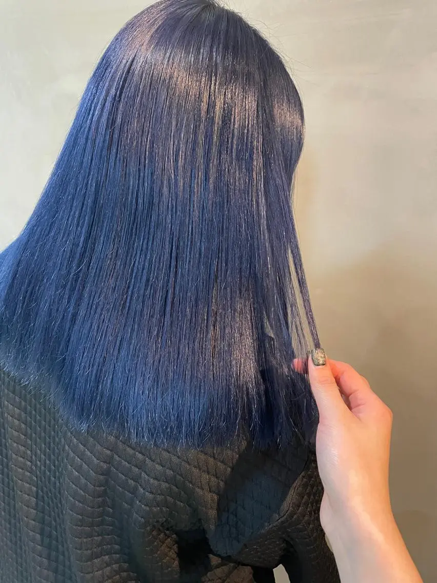セミロング カジ エリナのヘアスタイル
