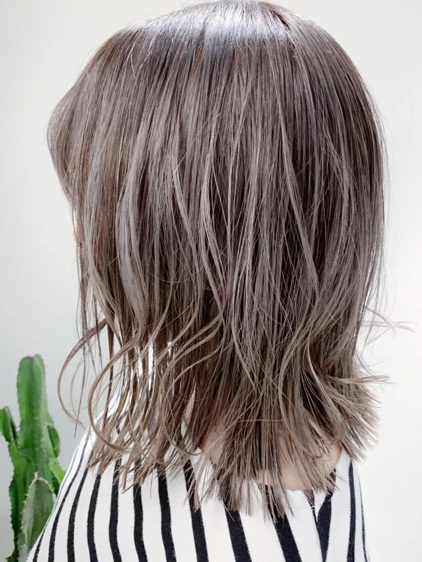 ミディアム カラー グラデーションカラー シルバー 【完全マンツー 恵比寿】佐藤 翔のヘアスタイル