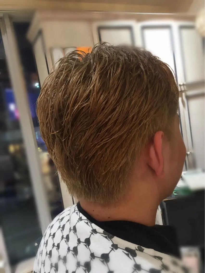 ショート カラー メンズ メンズハイトーン ブロンド ハイトーンカラー 鍵山 千秋のヘアスタイル