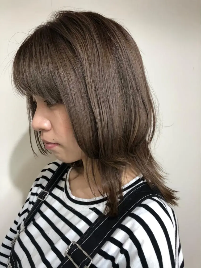 ミディアム カラー ベージュカラー ウルフカット 小川 美奈のヘアスタイル