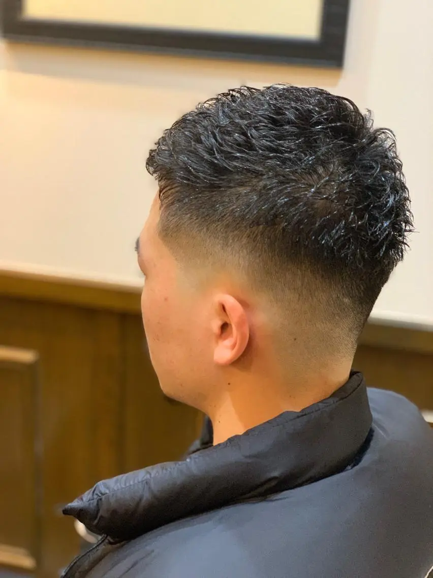 ショート カット 近藤 真のヘアスタイル