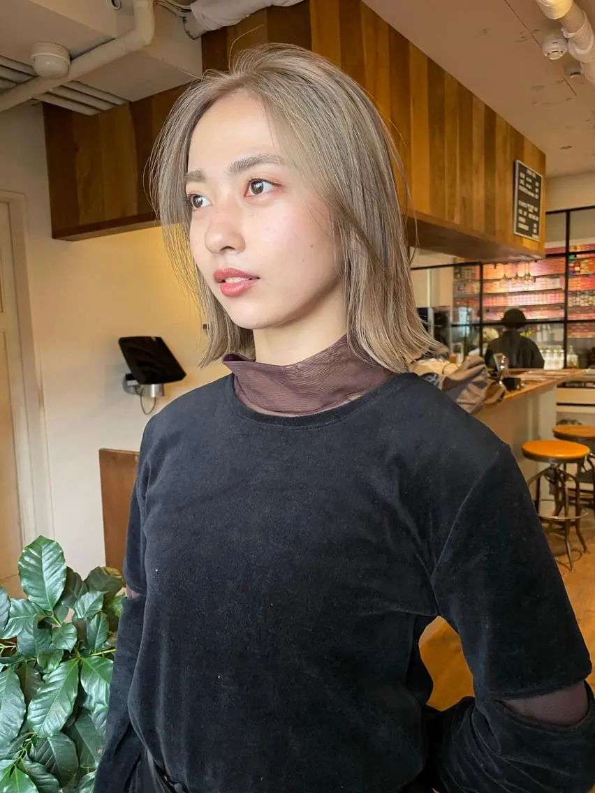 ショート カラー ブリーチ ダブルカラー ファッションに 溶け込むstyleのヘアスタイル