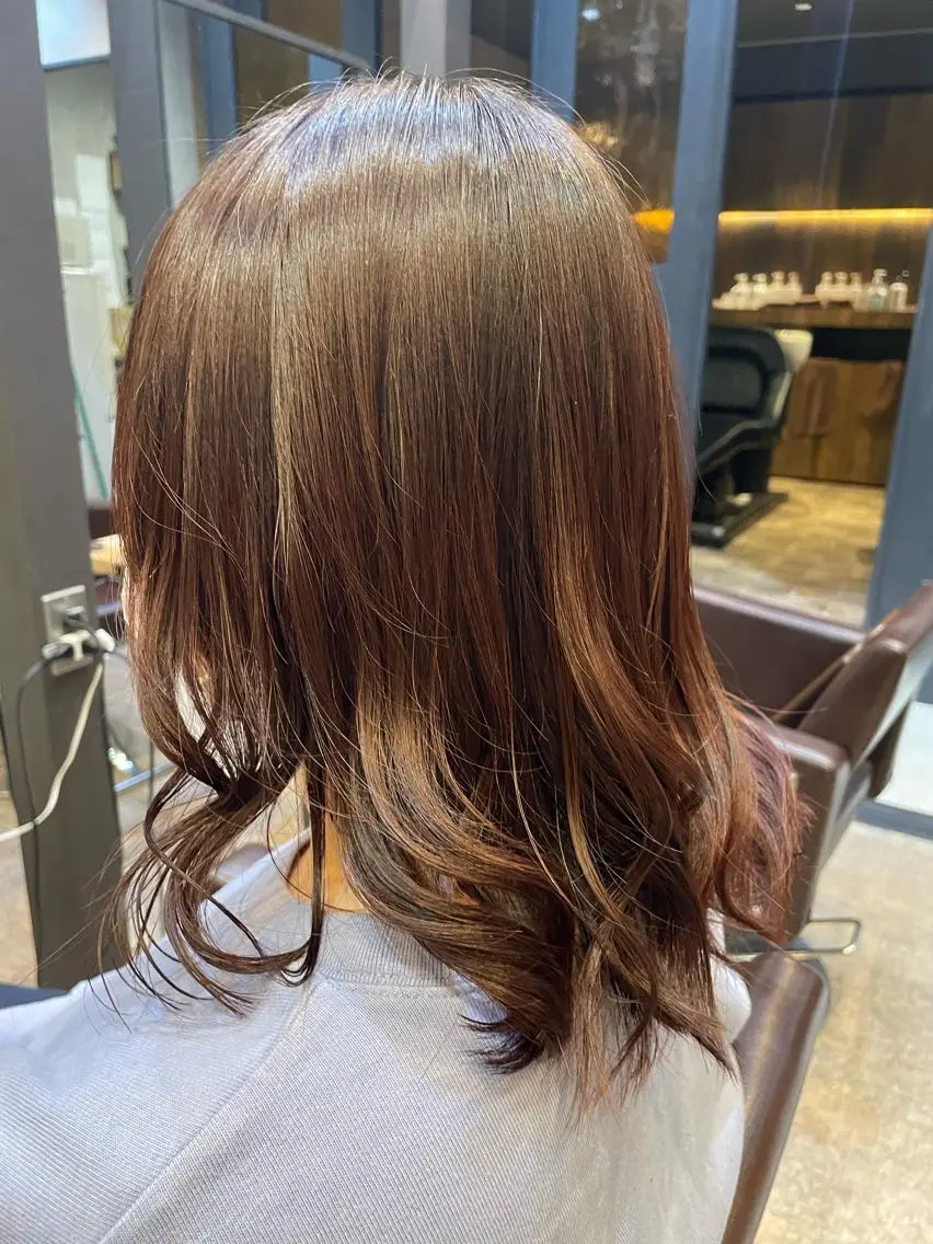 ミディアム ピンクブラウン 樋川 早紀のヘアスタイル