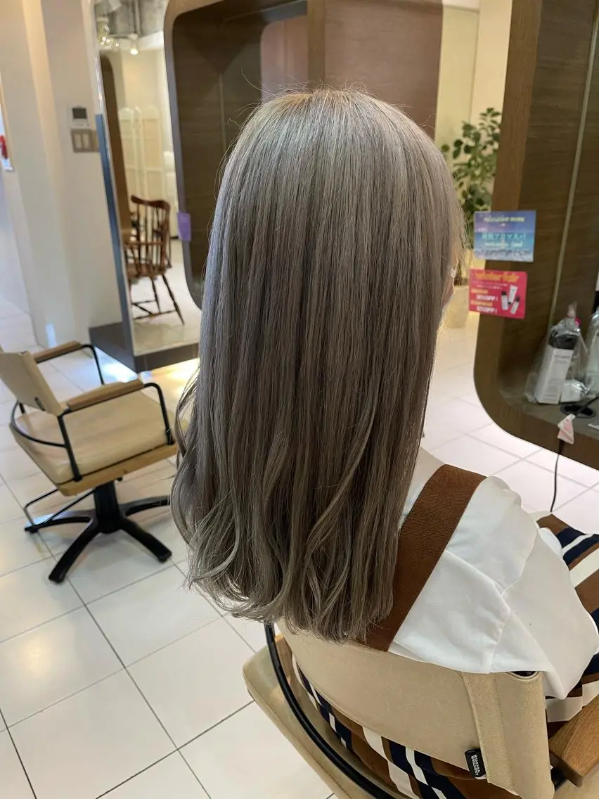 ミディアム カラー グレージュ カット ヘアカラー アニメオタク美容師/ miharuのヘアスタイル