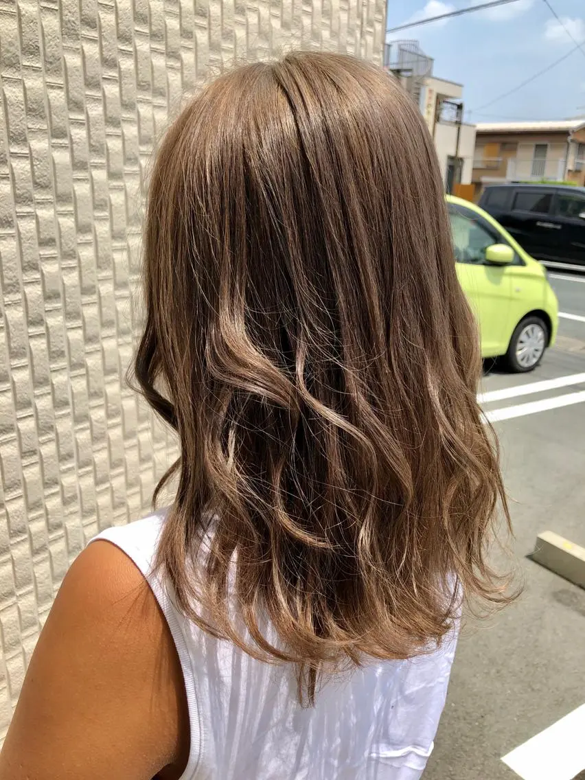 ミディアム カット ヘアカラー トリートメント ヘッドスパ Ze sealのヘアスタイル