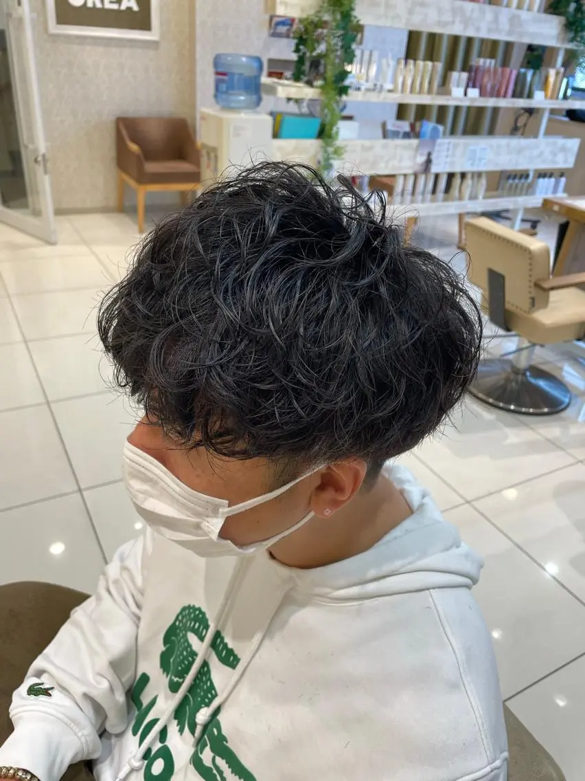ミディアム パーマ メンズ ミディアムパーマ メンズブリーチ メンズパーマ くせ毛 スパイラルパーマ 本厚木|縮毛矯正/ 髪質改善/専門サロンのヘアスタイル