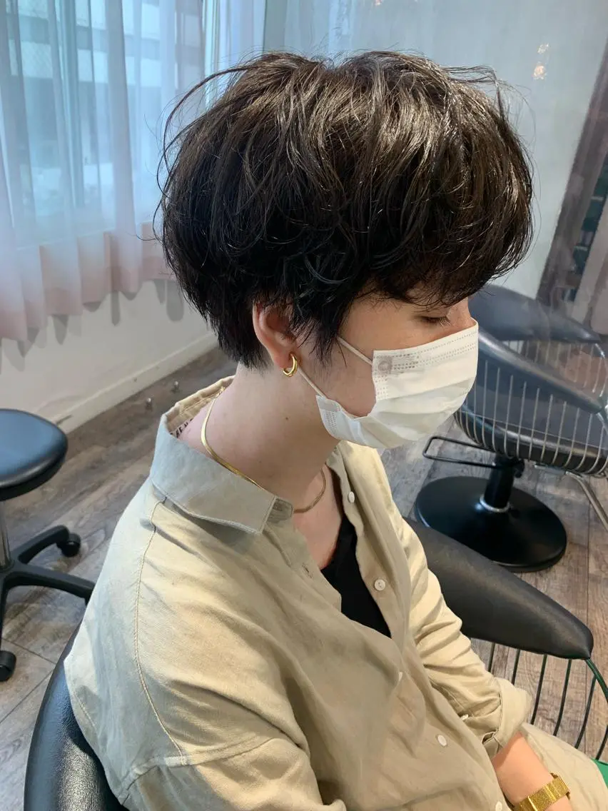 ショート カラー パーマ ヘアアレンジ メンズ キッズ ネイル マツエク・マツパ メンズパーマ ショートヘア ジェルネイル ショートネイル ウルフレイヤーカット /チヒロのヘアスタイル