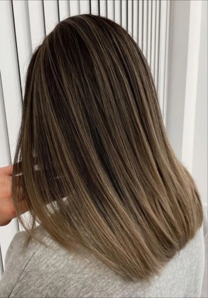 セミロング カラー れい🫧 ハイトーン特化のヘアスタイル