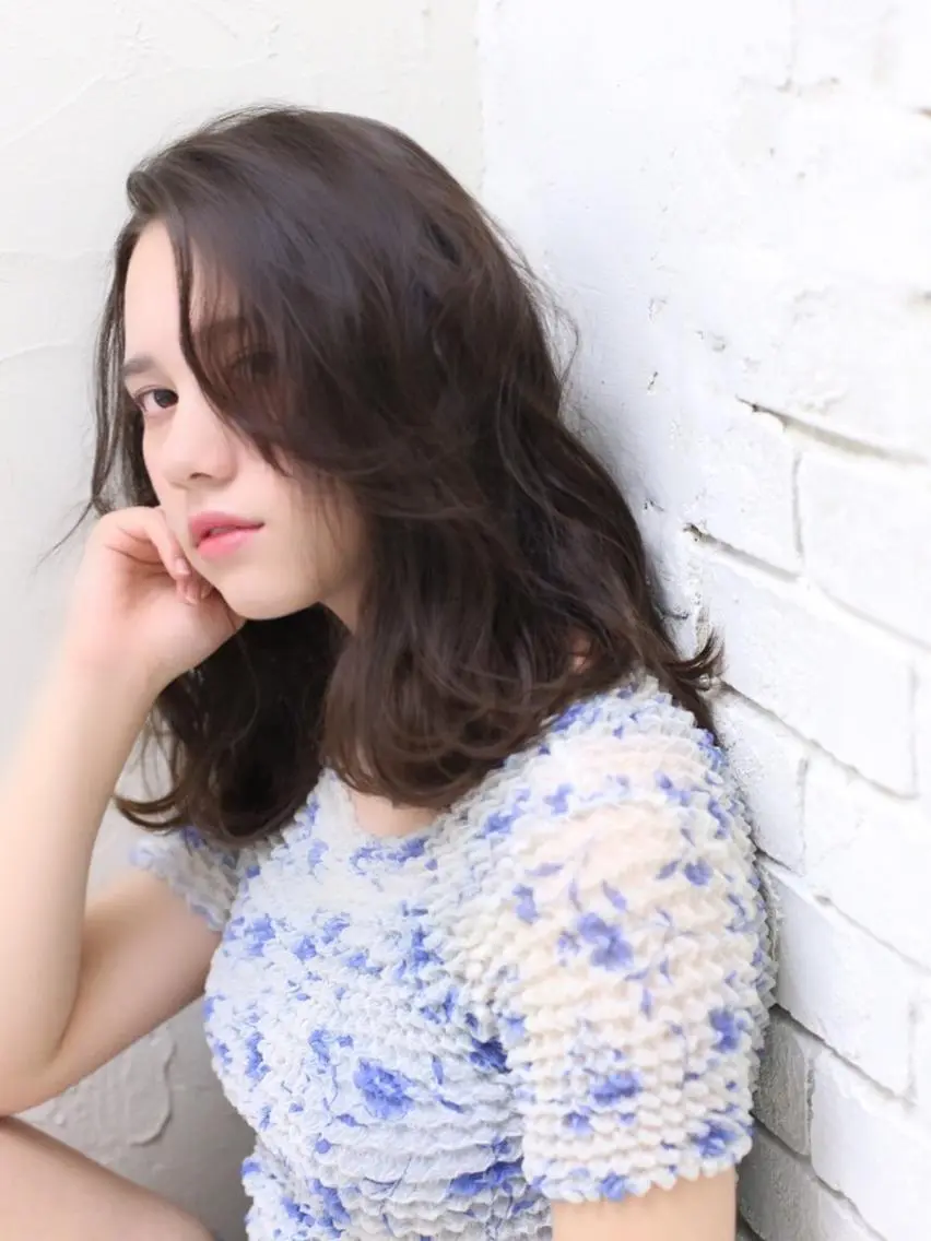 ミディアム 小林 永佳のヘアスタイル