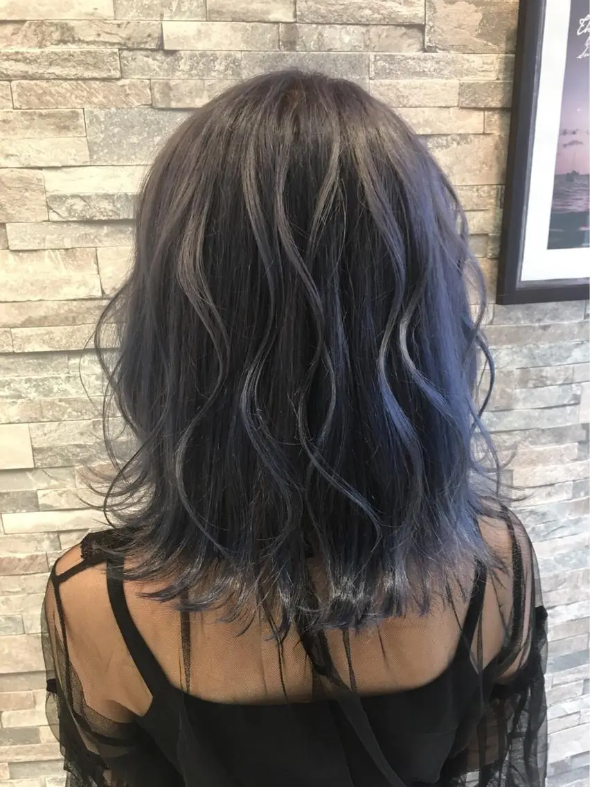 ミディアム カラー グラデーションカラー シルバー 宍戸 海斗のヘアスタイル